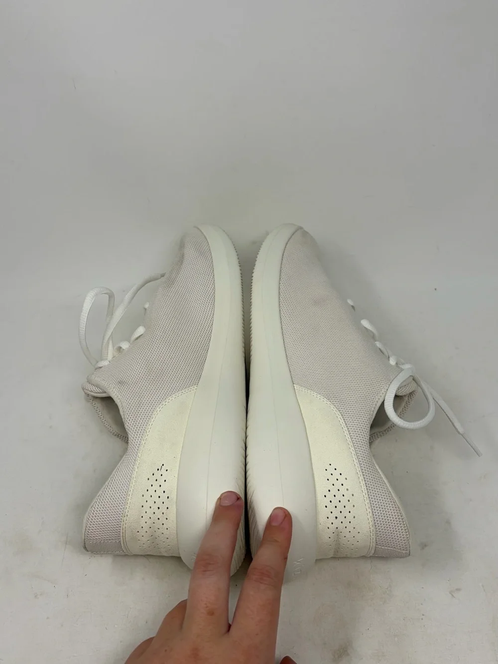 Kizik Madrid Sneakers Size 9.5 Men or 11 Women WIDE